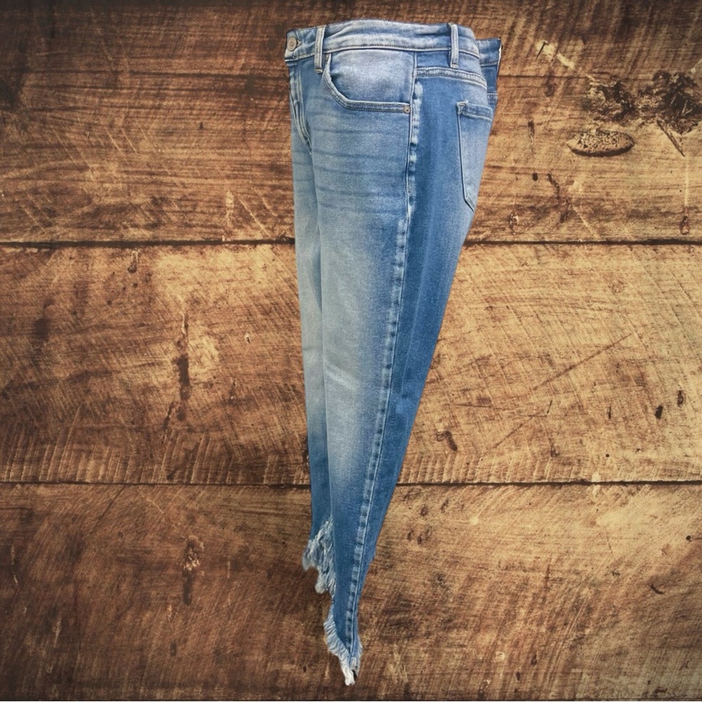 **LIKE NEW** KanCan Distressed Blue Ankle Jeans - Picture 2 of 9